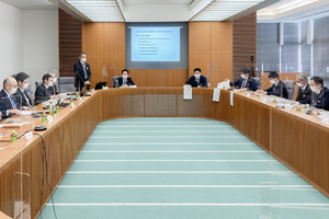 ＜写真：マネロン対策を協議した連絡会＝16日、松江市魚町の山陰合同銀行本店＞