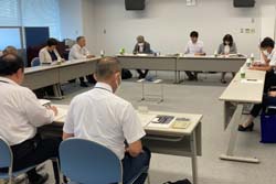 本年度の県最低賃金を決めた審議会＝松江市向島町の島根労働局