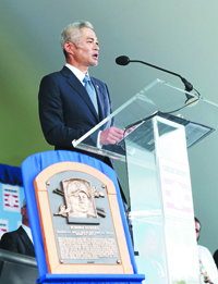 〈写真：米野球殿堂入りを果たし、式典でスピーチするイチローさん＝７月27日、アメリカ・ニューヨーク州クーパーズタウン（時事）〉