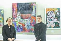 〈写真：左が極美大賞受賞作「夜のテラス」（２０２１年）、右が極美準大賞を受賞した「情婦」（２０２５年）〉