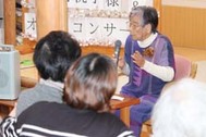 穏やかな口調で語りかける木村悦子さん＝12日、出雲市今市町のケアサポート相生