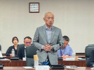 〈写真：本年産米概算金について述べる竹下組合長＝１日、松江市殿町のＪＡしまね〉