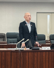〈写真：政府に備蓄米買い戻しを求める竹下組合長＝１日、松江市殿町のＪＡしまね本店〉