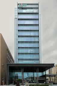〈写真：島根銀行本店（松江市朝日町）〉