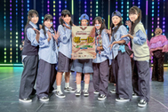  〈写真：全国Ｋ―ＰＯＰダンスコンテストのカバーアレンジ部門で優勝した「Ｒｅ：ｍｏｔｉｏｎ」の７人（ダンススタジオＢ－ＬＡＮＤ提供）〉